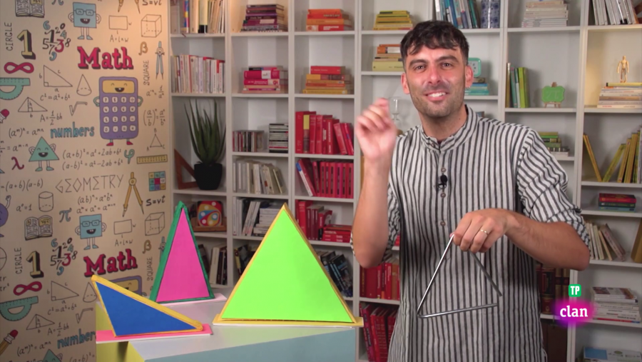 Apredemos en Clan - Fotograma del vídeo  'Tipos de triángulos por sus lados'