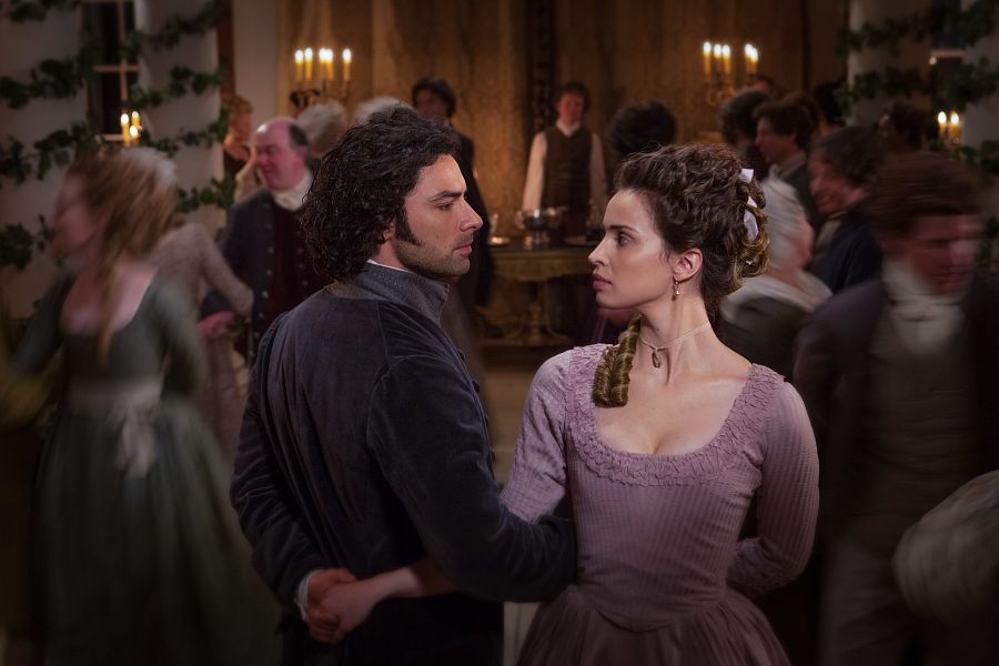 Ross y Elisabeth bailan en un capítulo de Poldark