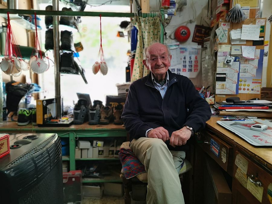 Amancio Yágüez en su bazar