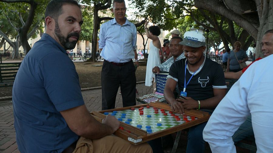 Abel muestra una de las grandes pasiones de los habitantes de República Dominicana