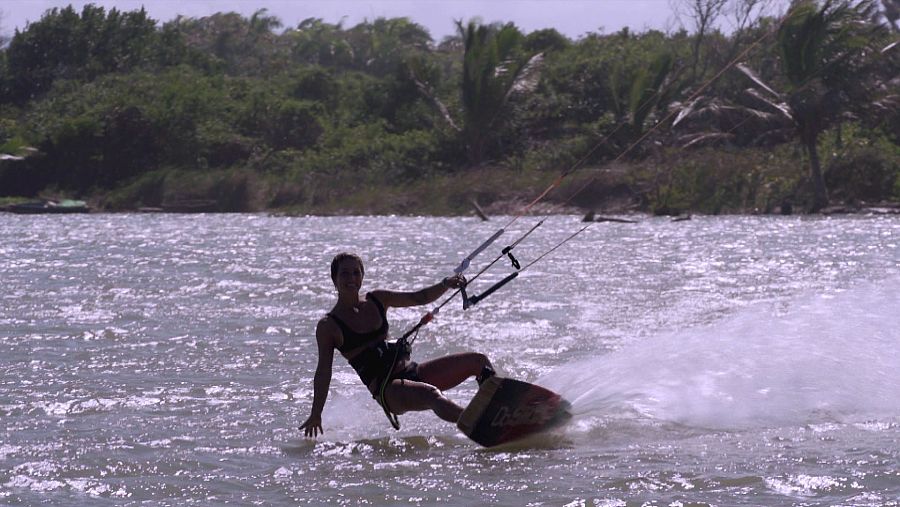 Inma es instructora de kite surf en República Dominicana