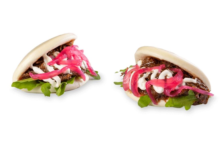 Bao de carrilleras confitadas y cebolla roja encurtida