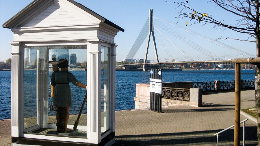 La estatua del Gigante Christopher en Riga