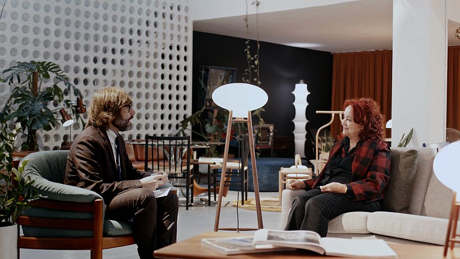 Òscar Dalmau entrevista la dissenyadora gràfica clau de la Transició espanyola, Pilar Villuendas