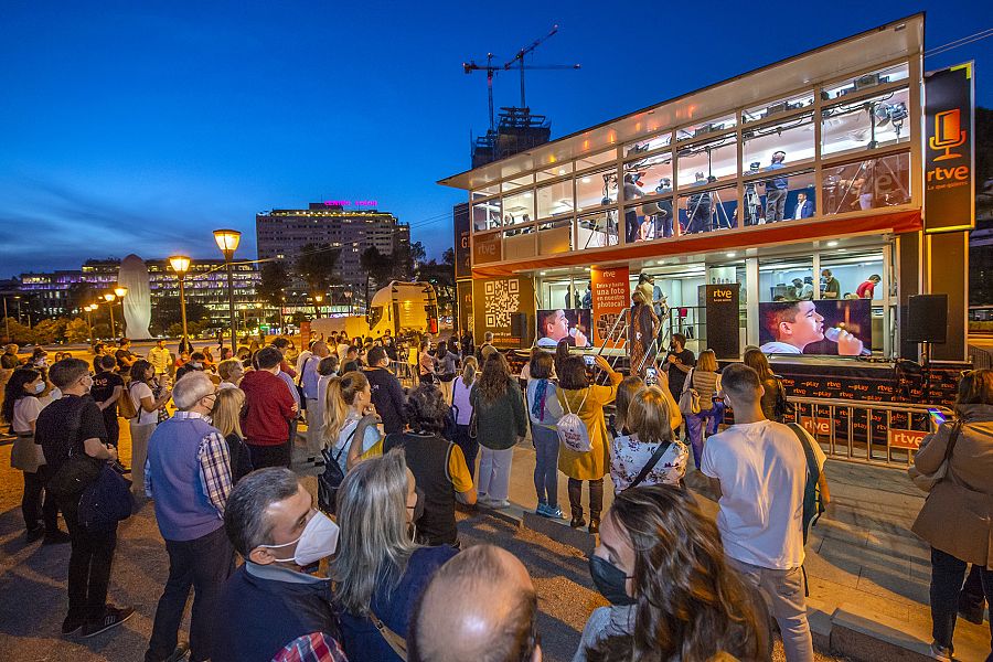 Actuación de Levi Díaz en el plató móvil de La Gran Consulta de RTVE