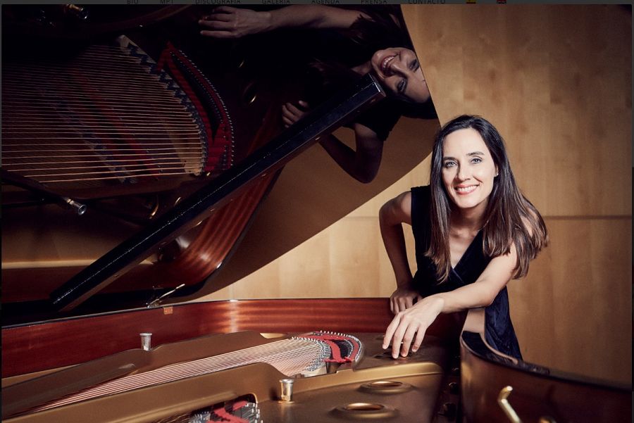 La pianista María Parra con su piano, presentando su disco 'Visión'