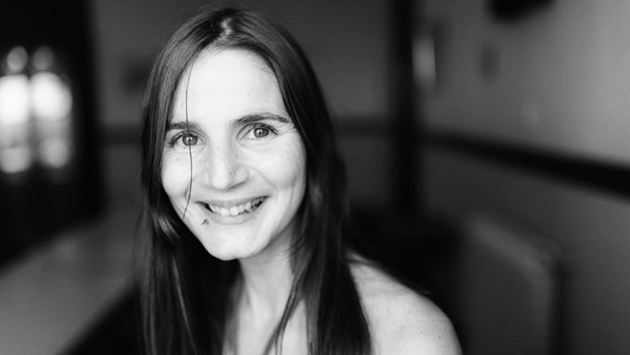 Retrato de la poeta Siracusa Bravo Guerrero