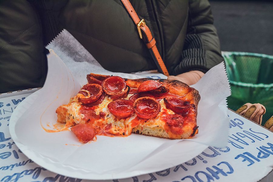 Pizza cuadrada con pepperoni