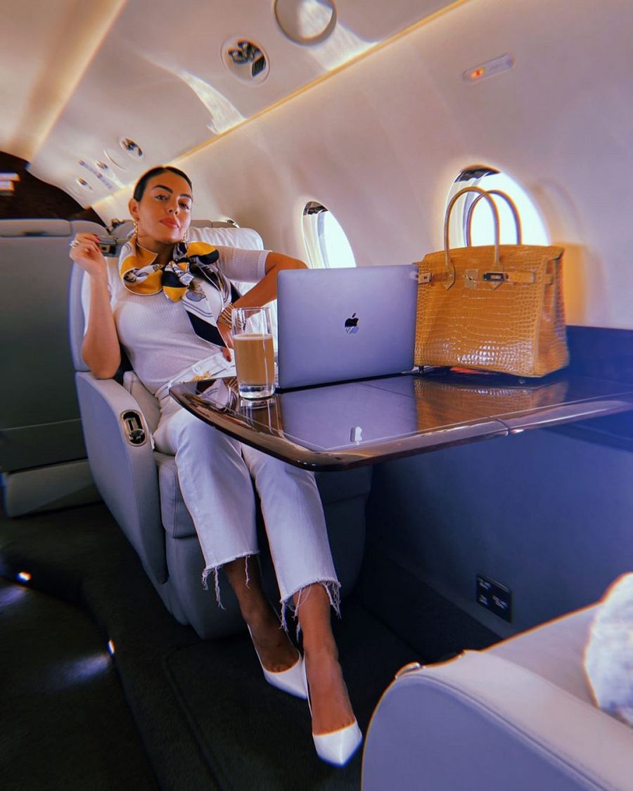 Georgina Rodríguez en un avión privado
