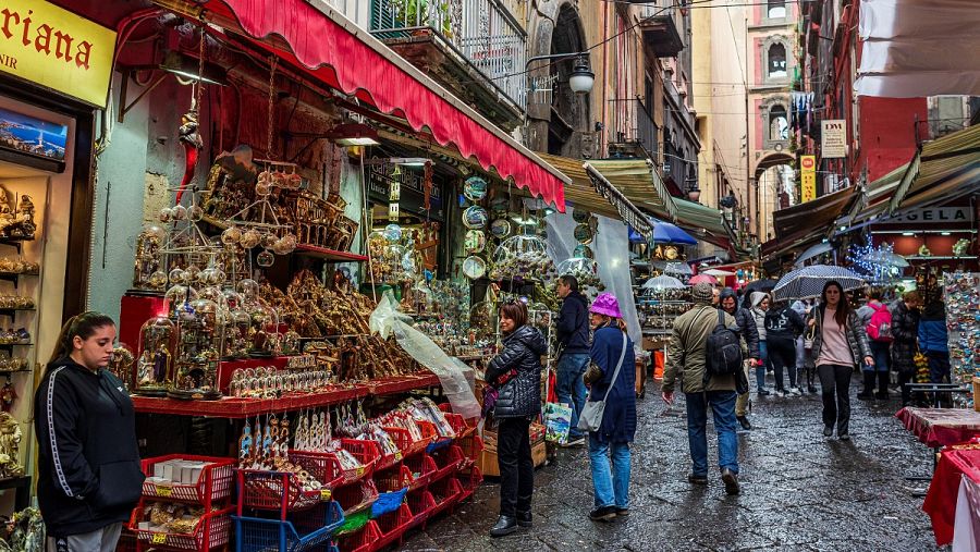 Vía de San Gregorio Armeno en Nápoles