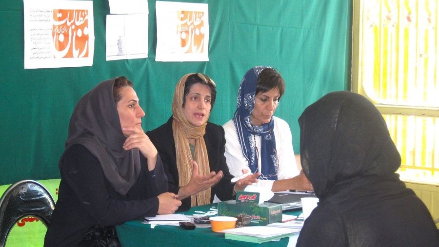Nasrin con otras activistas iraníes en 2008