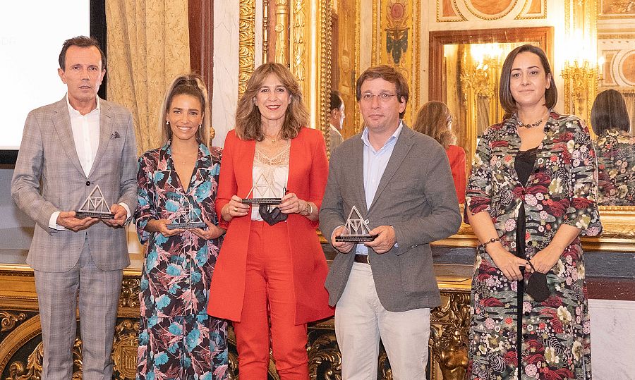 Foto de familia de los premiados