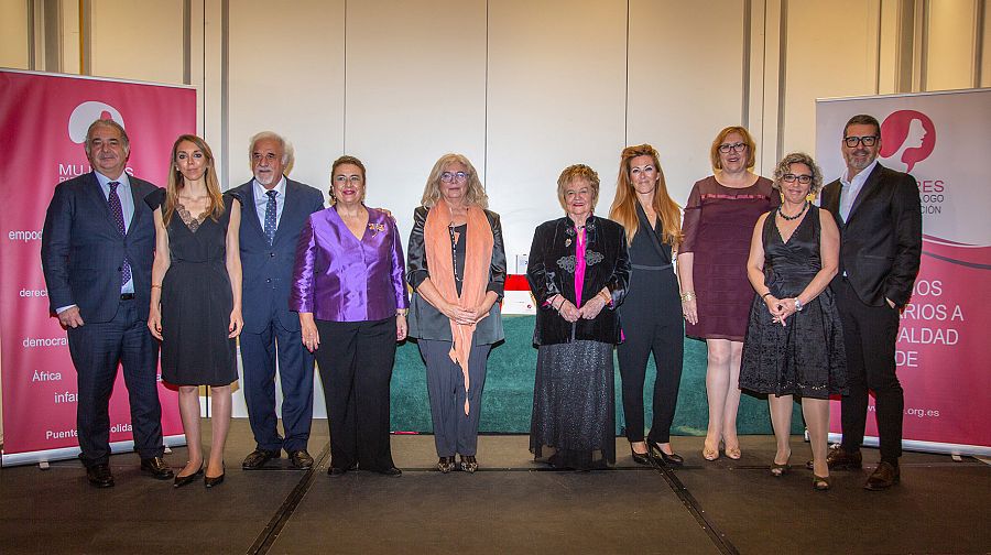 Foto de familia de los premiados