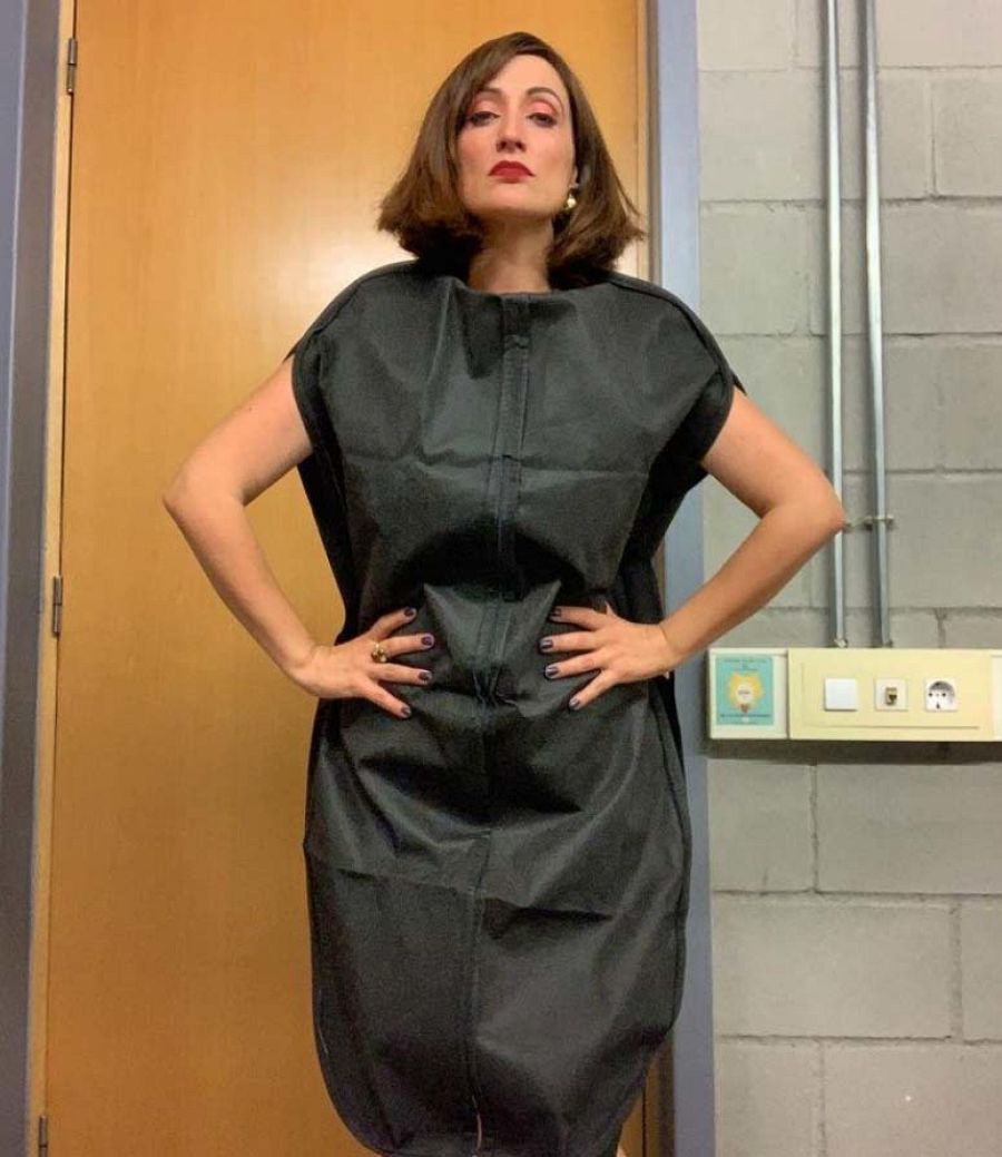 Ana Morgade con su portatrajes