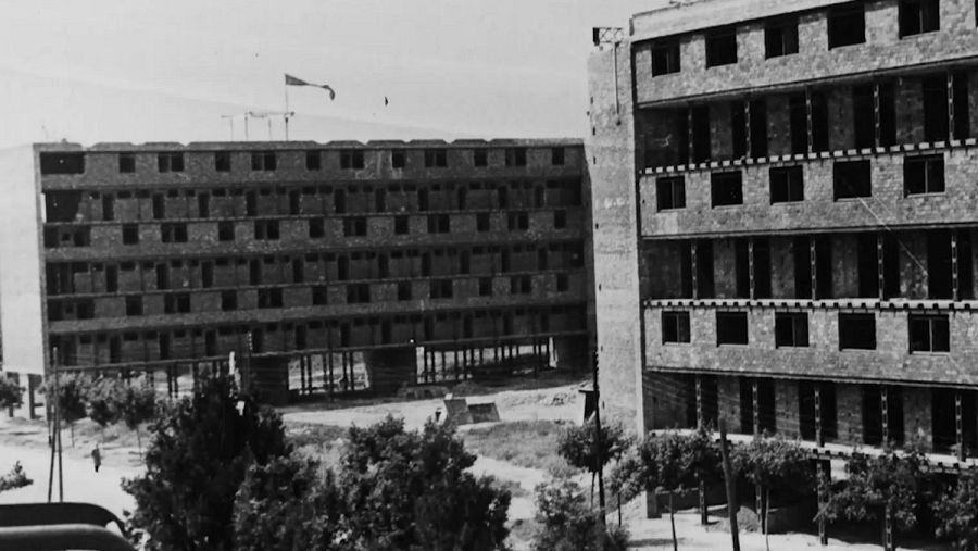 La Casa Bloc en construcción en los años 30