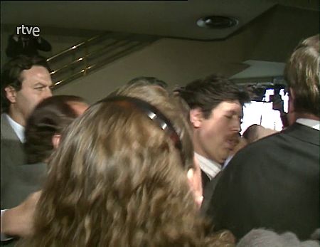 Ruiz-Mateos golpea a un tercero en el retroceso de su puñetazo a Miguel Boyer