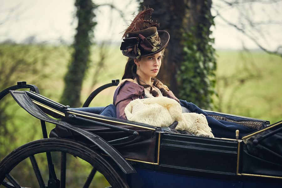 Elisabeth Chrynoweth (Heida Reed)