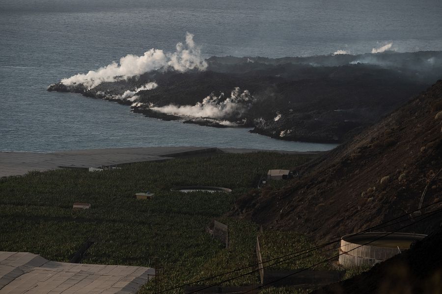 Volcán de La Palma: vista de la fajana o delta de terrenos volcánicos ganados al mar en la costa de Tazacorte.