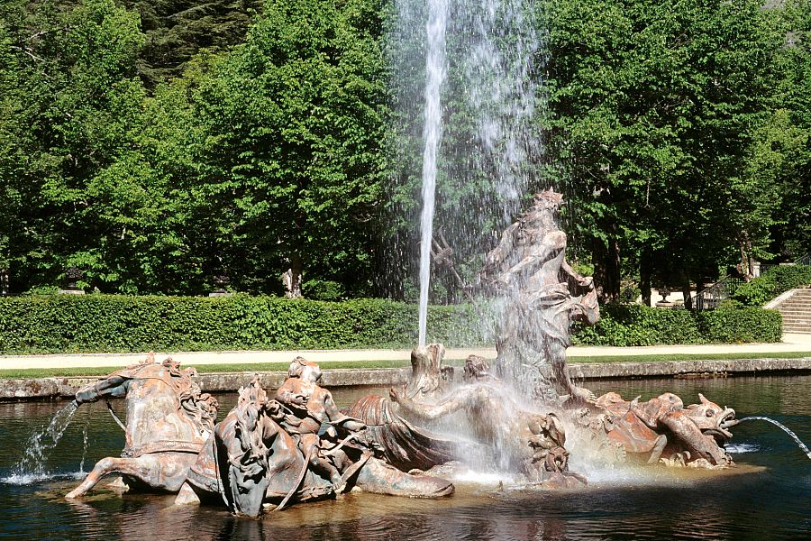 Neptuno en la fuente ''Carrera de Caballos''