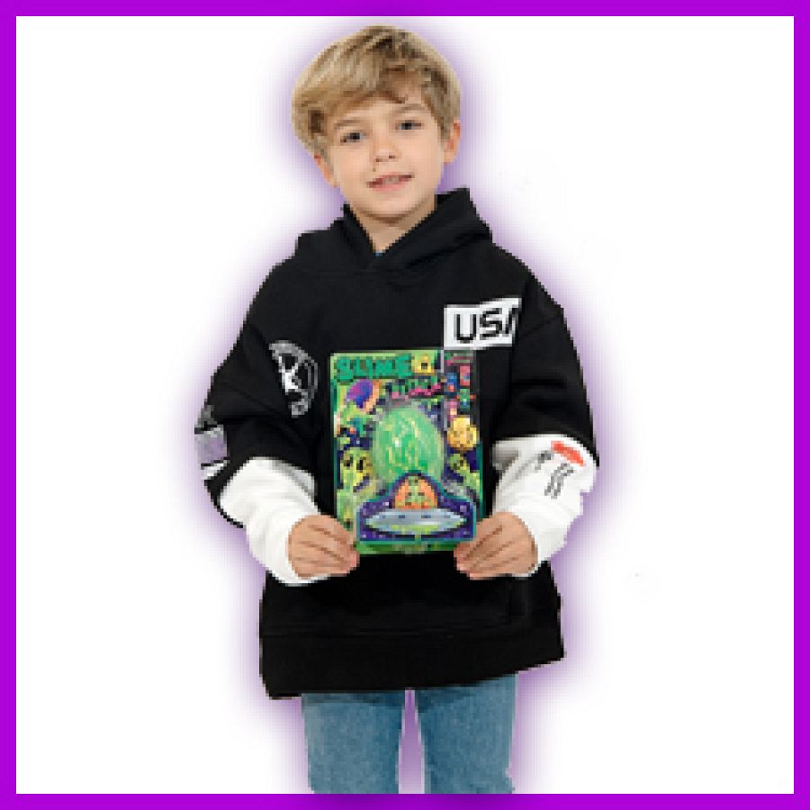 Revista Clan Noviembre 2021 - Niño con huevo sorpresa de slime