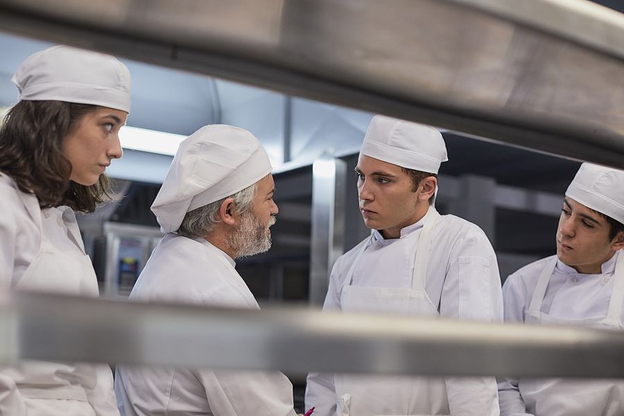 Alumnos de HIT en clase de mecánica