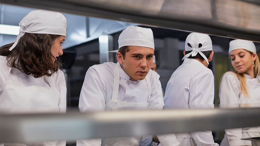 Los alumnos de HIT en clase de Cocina y Restauración