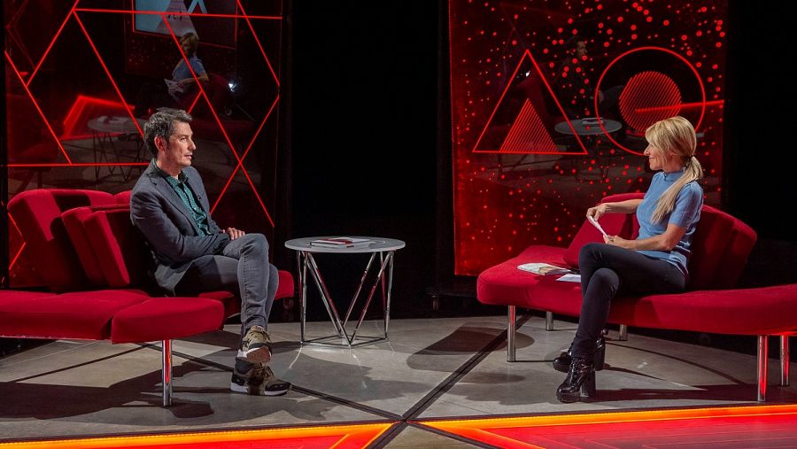 Carlos del Amor y Cayetana Guillén Cuervo en el plató de 'Atención Obras'