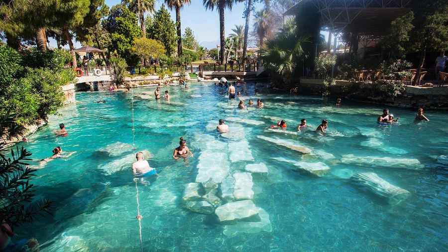 Piscina natural en la ciudad antigua de Hierápolis