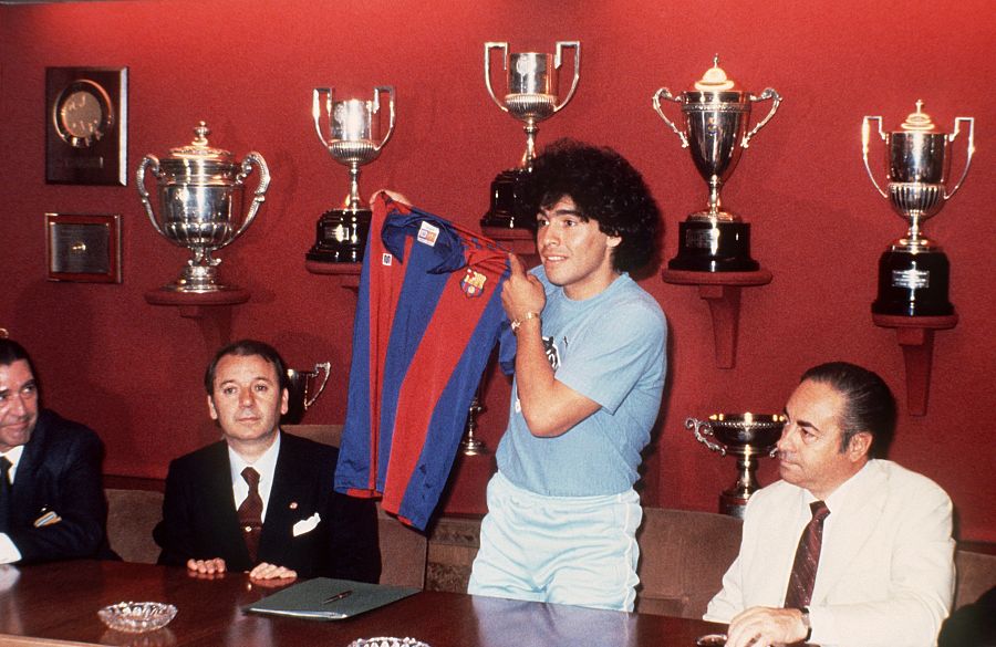 Presentación de Maradona con el FC Barcelona en 1982