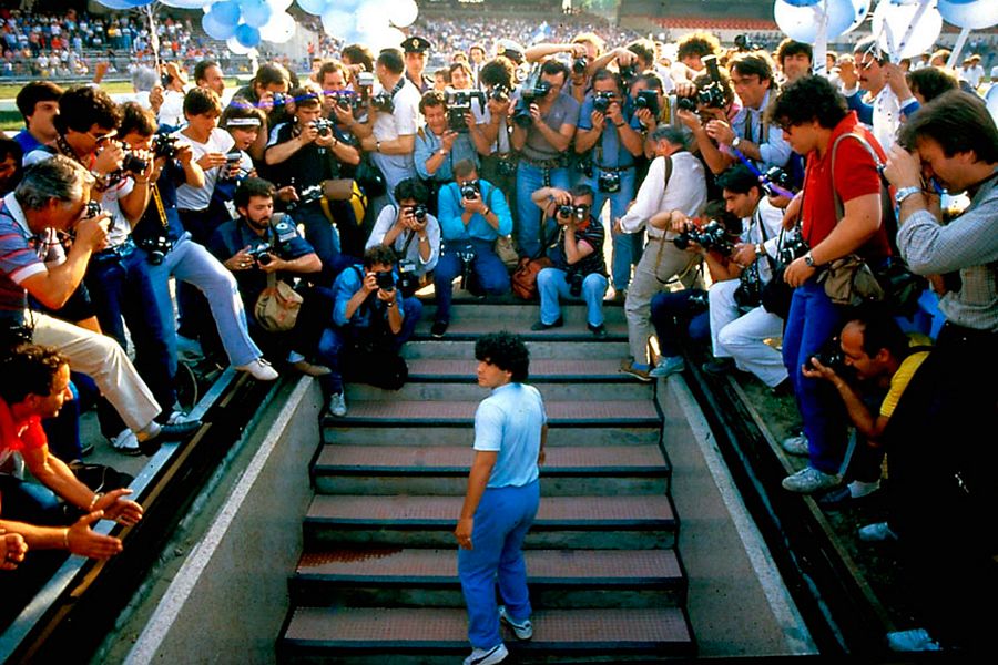 Presentación de Maradona con el Nápoles