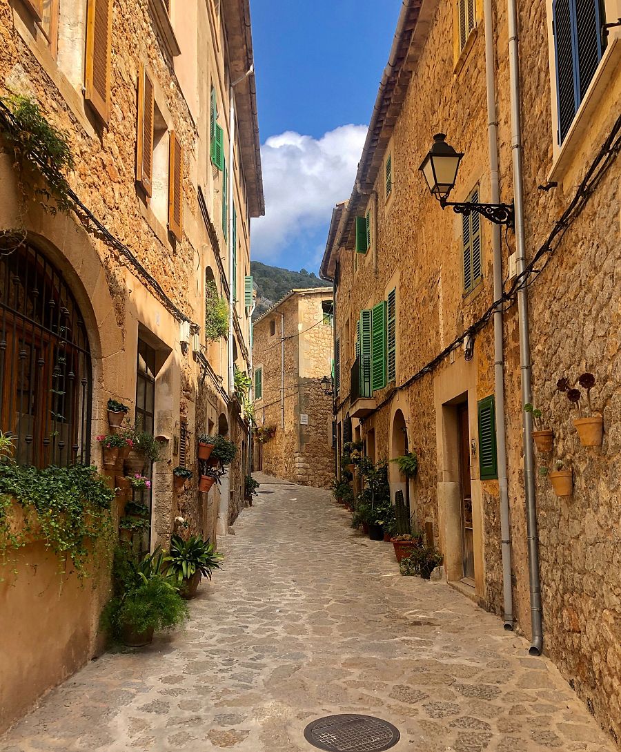 Valldemosa, una visita imprescindible al que es considerado uno de los pueblos más bonitos de España