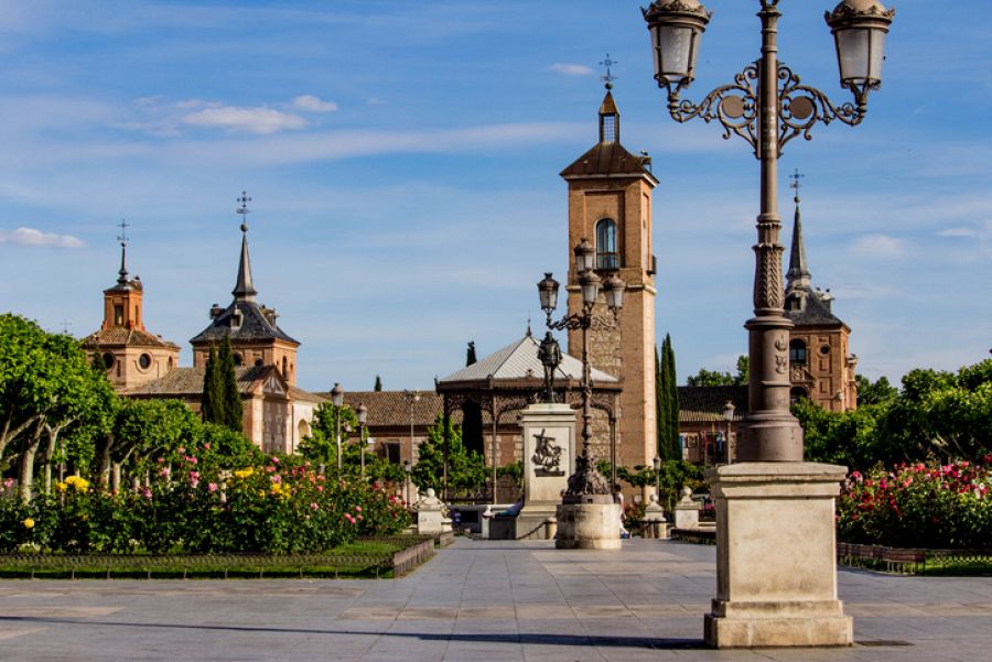 Plaza de Cervantes, Alcalá de Henares | Día de la Almudena