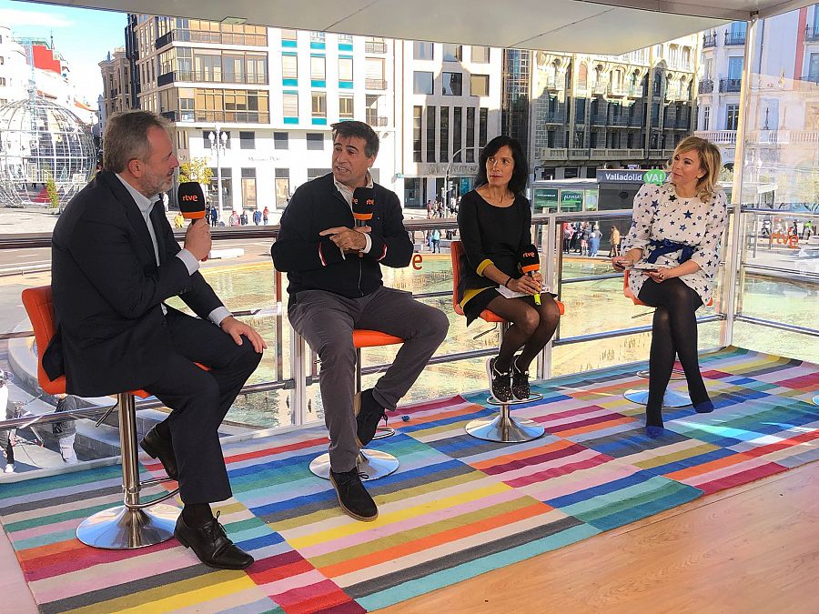 El director de El Norte de Castilla, Ángel Ortiz, el periodista de RTVE en Castilla y León Mino Moral, y la fundadora de 'Pequeños amos de casa', invitados de 'La gran consulta en Valladolid