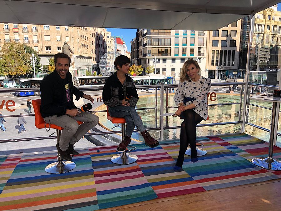 Nacho López y Veki Velilla, protagonistas de 'Yrreal', invitados en el estudio móvil de 'La gran consulta'