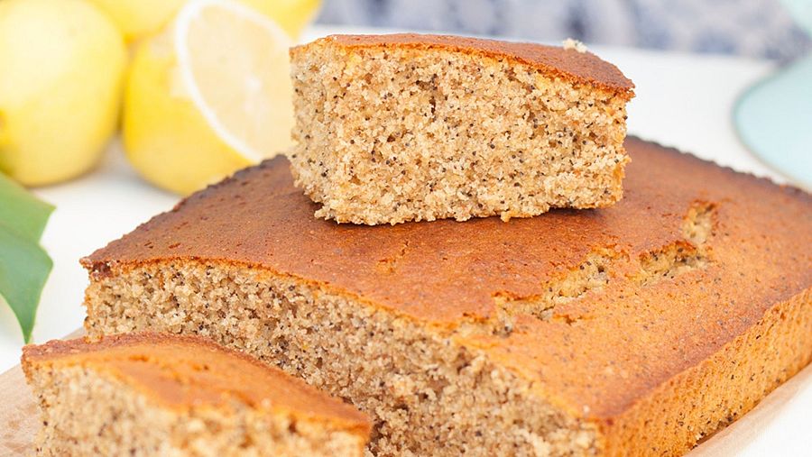 Bizcoche de pan de limón con semillas de amapola