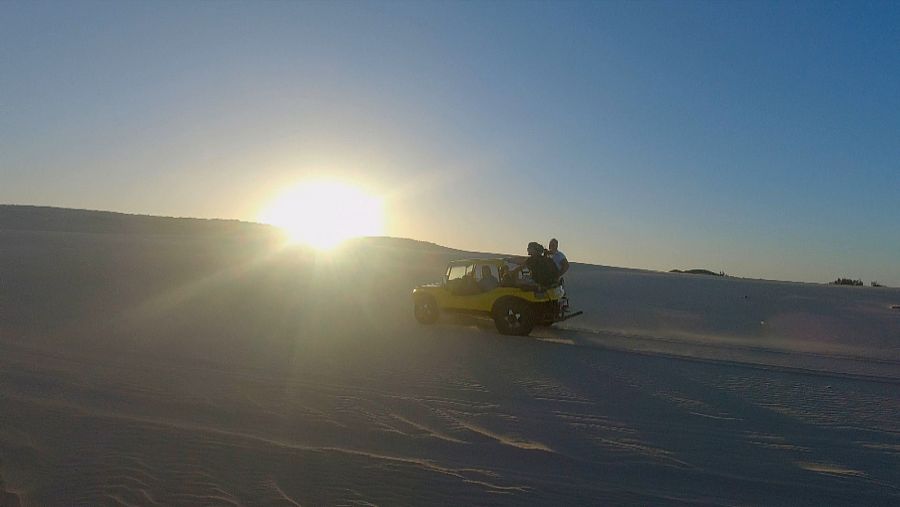  Paseo en buggy por las dunas con Raúl, en 'Españoles en el mundo'