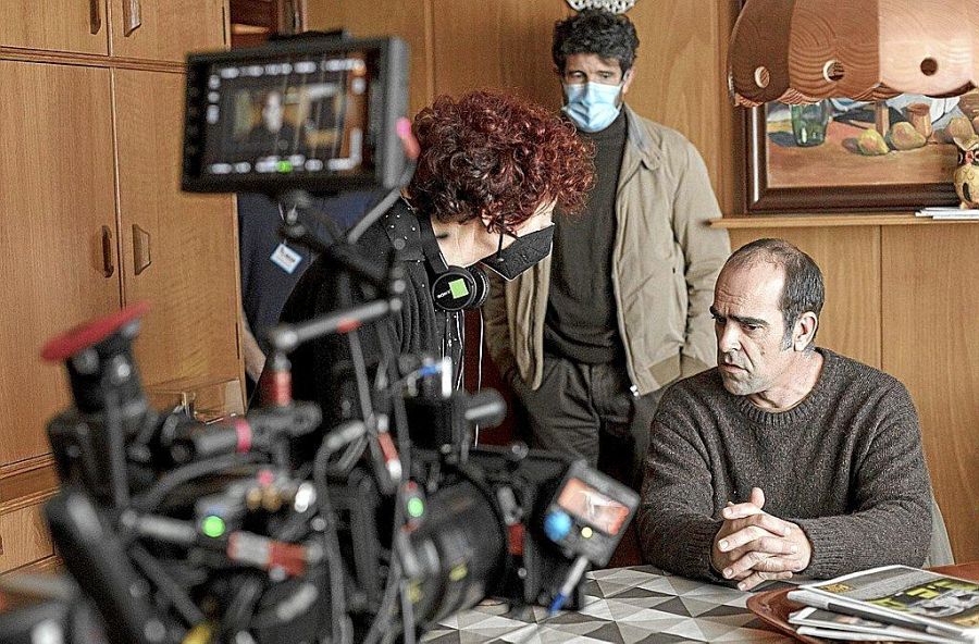 Icíar Bollaín dirigiendo a Tosar en 'Maixabel' (2021)