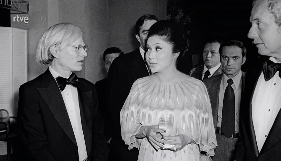 Imelda Marcos con Andy Warhol