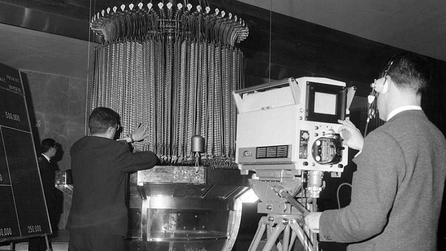 Retransmisión sorteo en 1957 | Lotería de Navidad