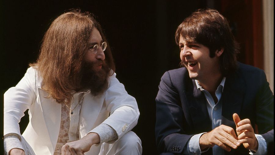 John Lennon y Paul McCartney en los estudios Abbey Road de Londres, en 1969.