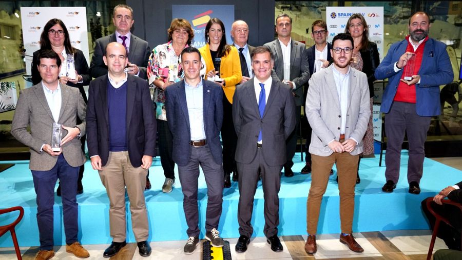 Imagen de los galardonados en los V Premios Nacionales del Deporte de Nieve.