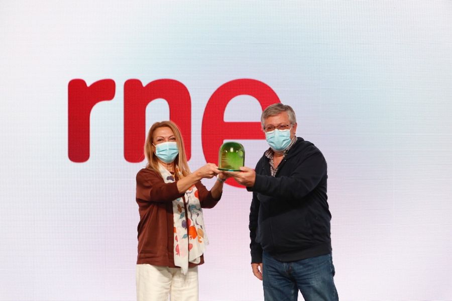 Los autores de 'Plástico, mensaje en una botella', de RNE