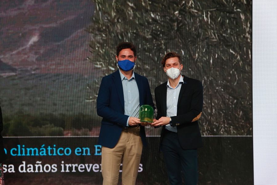 Los autores del reportaje emitido en el Telediario, sobre el cambio climático, premiado