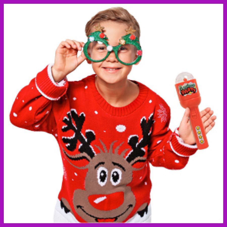 Revista Clan Diciembre 2021 - Niño con regalo linterna-disco