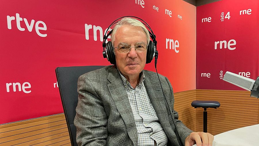 El doctor Josep María Gatell en un momento de la entrevista