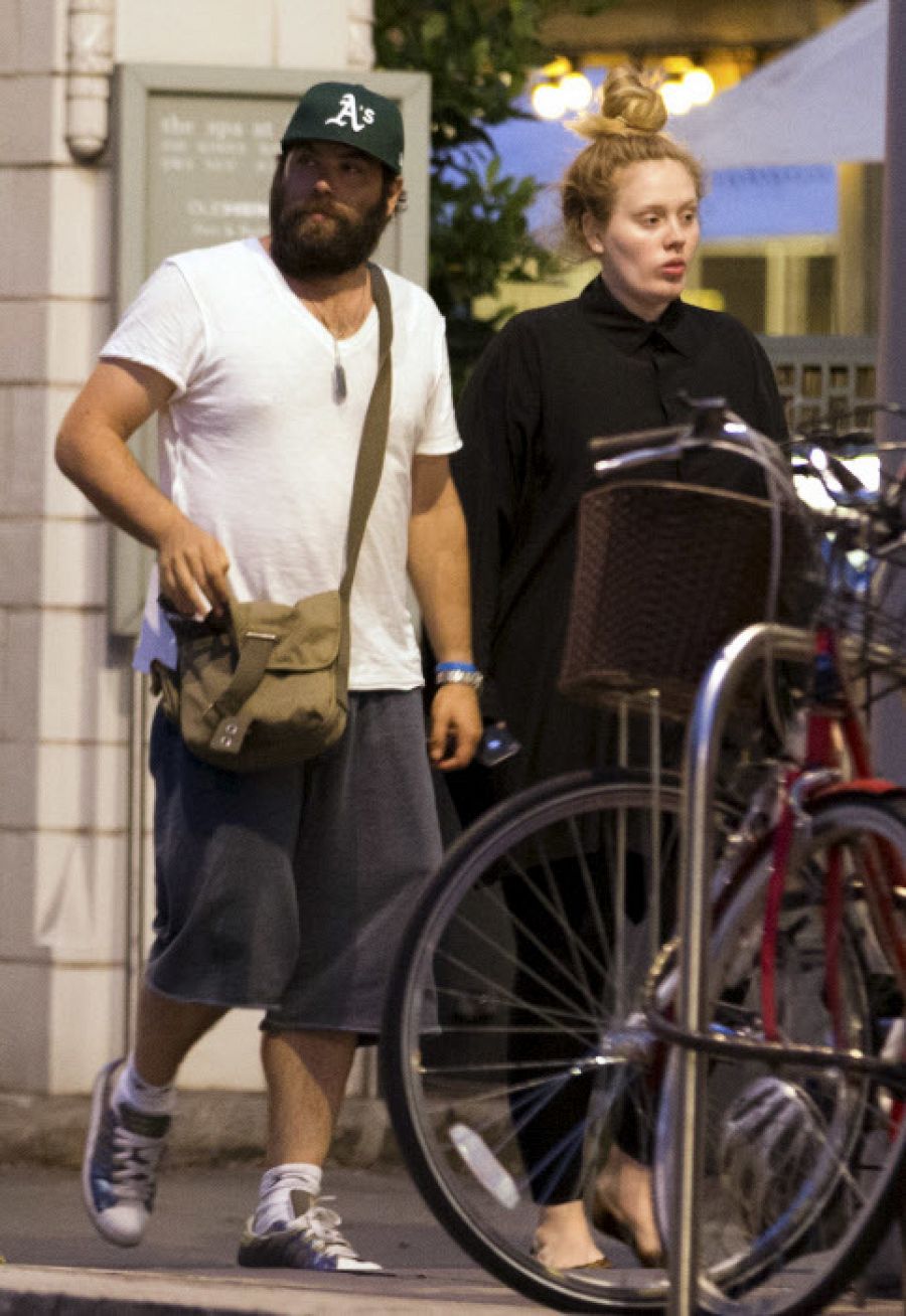 Adele y Simon Konecki paseando por las calles de Londres