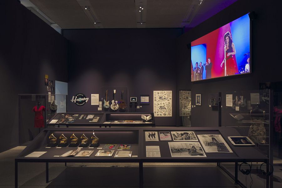 La sección Harmony, que explora las influencias musicales y el proceso creativo de Amy