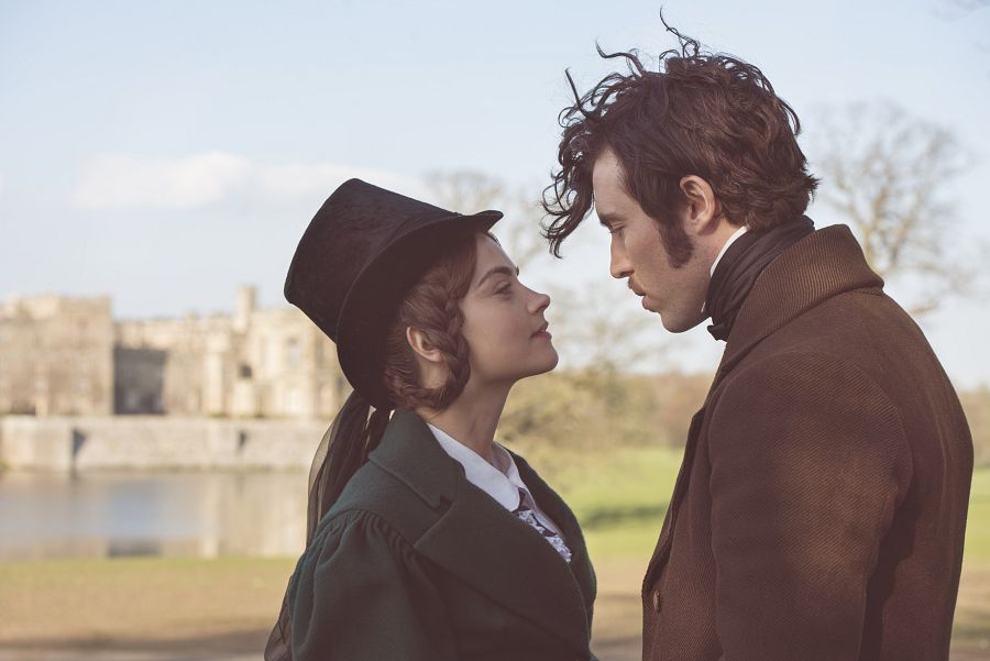 Cupido juega con sus flechas y Victoria y Alberto terminan completamente enamorados