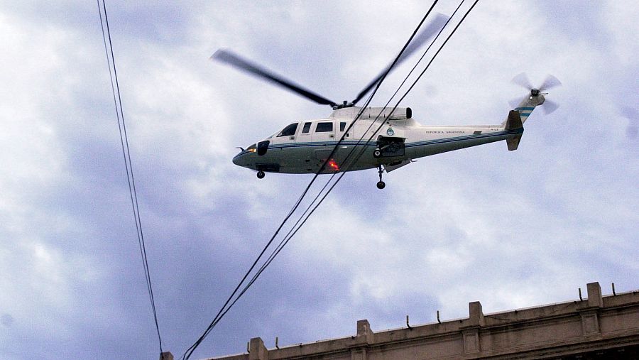 De la Rúa abandona en helicóptero la Casa Rosada