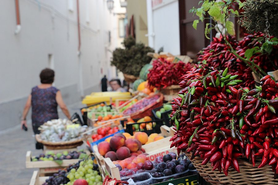 Puesto de frutería en la calle